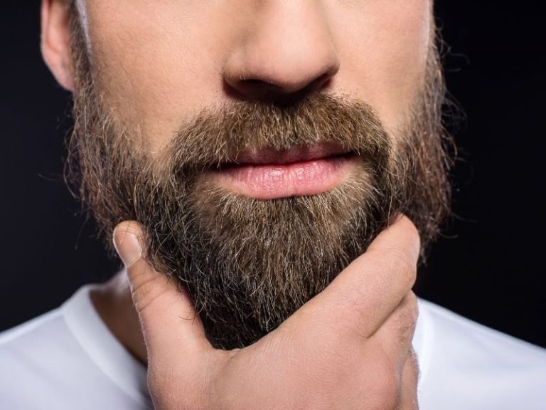 Tratamento de crescimento de barba em Curitiba